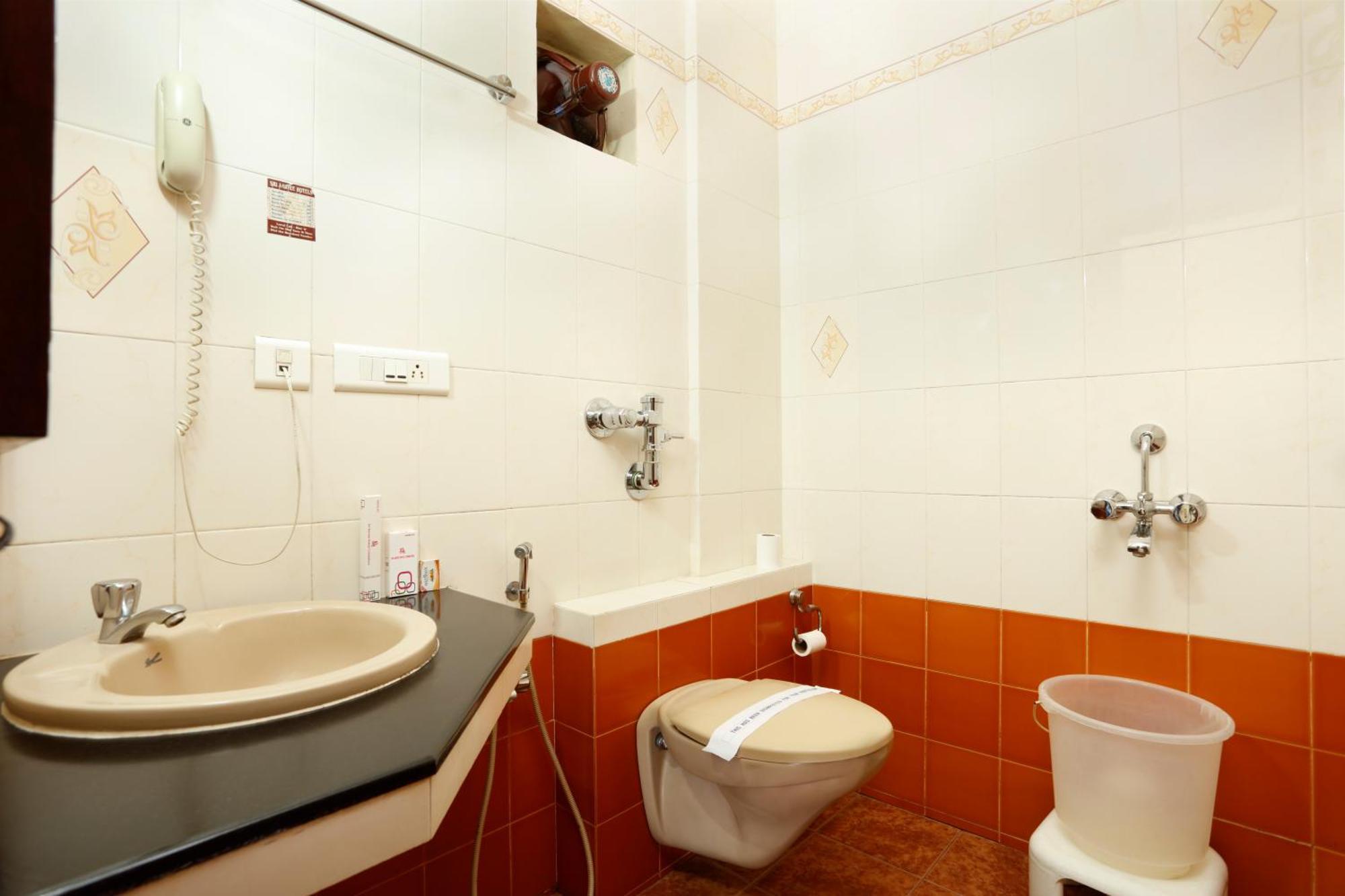 Sri Aarvee Hotels Коимбаторе Екстериор снимка