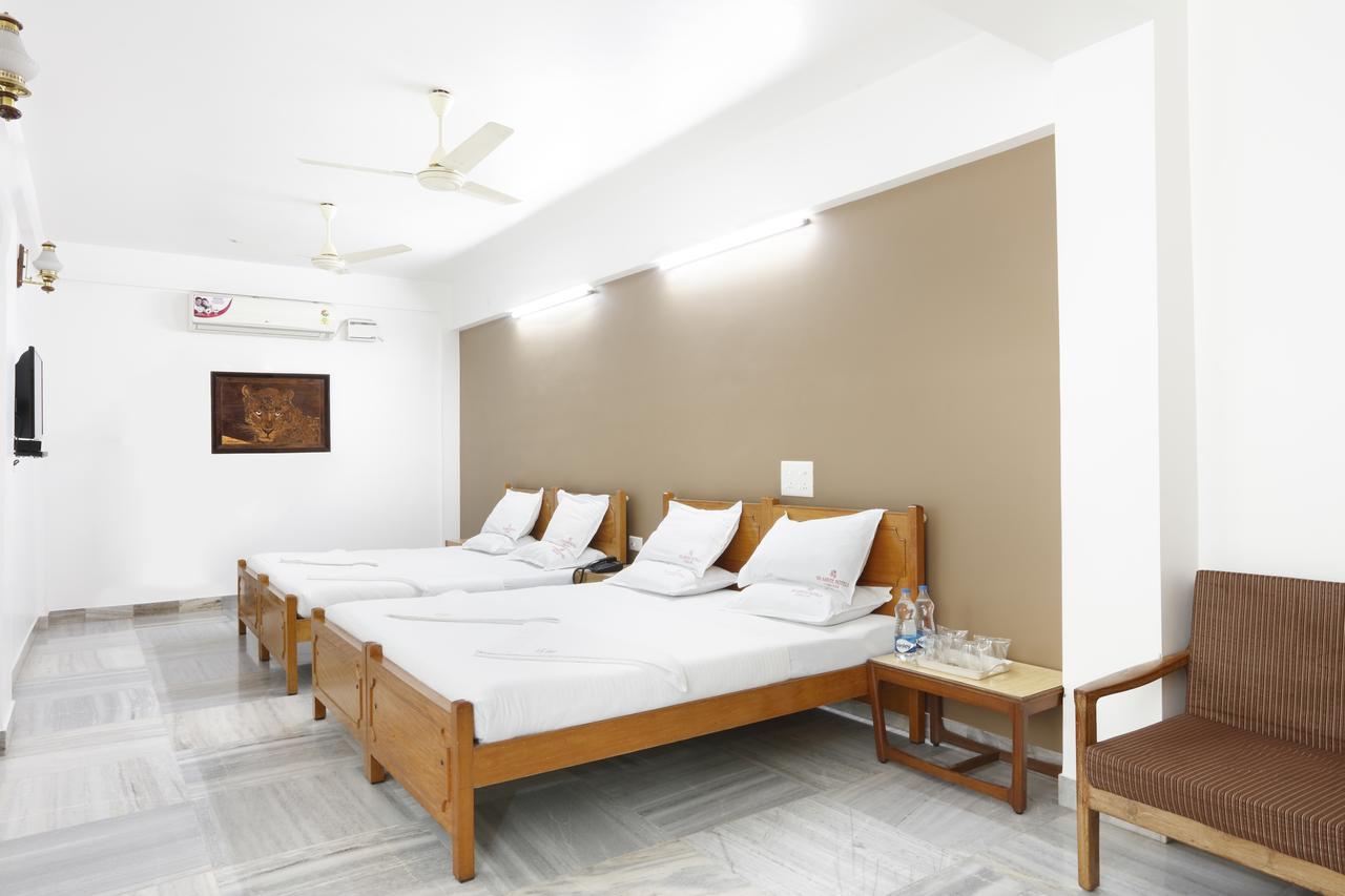 Sri Aarvee Hotels Коимбаторе Екстериор снимка